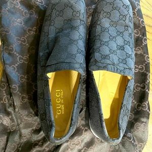 Gucci cloth Loafers size 7B. Great condition gently worn. (2000’s)